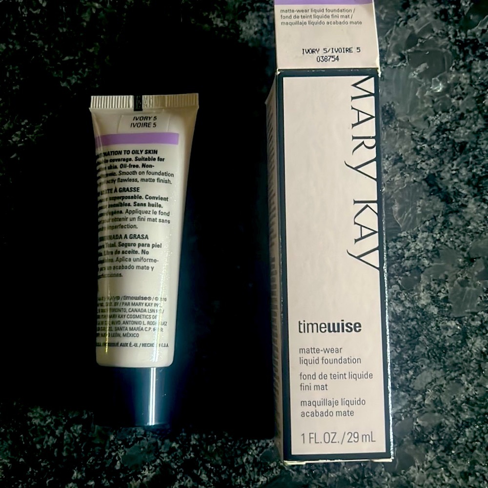 Mary Kay Timewise Matte Foundation - Picture 2 of 3